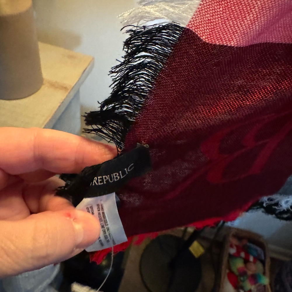 Banana Republic Red and White Scarf - Picture 6 of 8